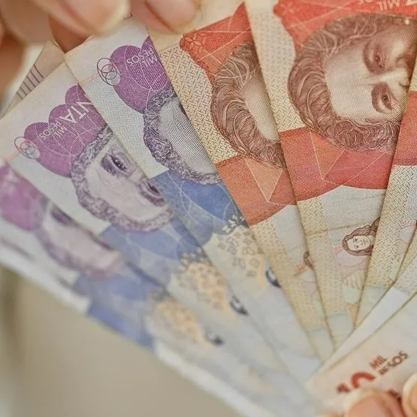 Salario mínimo de 2025 sería de $ 1'417.000 con aumento de 9 % en Colombia