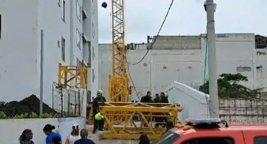 Emergencia en Cartagena: grúa cayó de edificio y hay varios heridos, así como una persona que quedó atrapada y ya fue rescatada. 