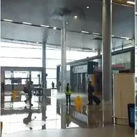 Lluvia dañó techo del aeropuerto El Dorado y provocó inundación: video