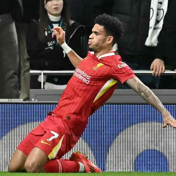 Foto de Luis Díaz, en nota de Luis Díaz en Liverpool y duda de qué pasa con contrato de Trent Alexander-Arnold