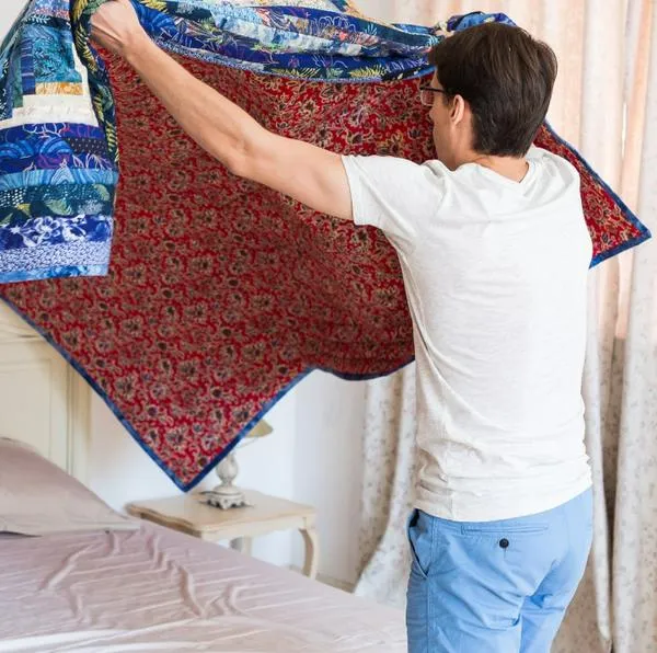Por qué recomiendan no tender la cama después de levantarse: detalles y peligros