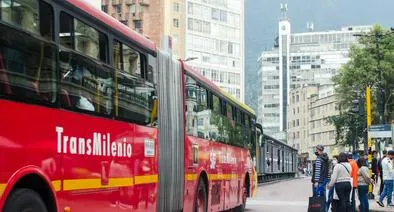 Imagen de referencia bus de Transmilenio.