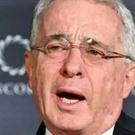 Aumento del salario mínimo: críticas de Álvaro Uribe a Petro por "corrupción"