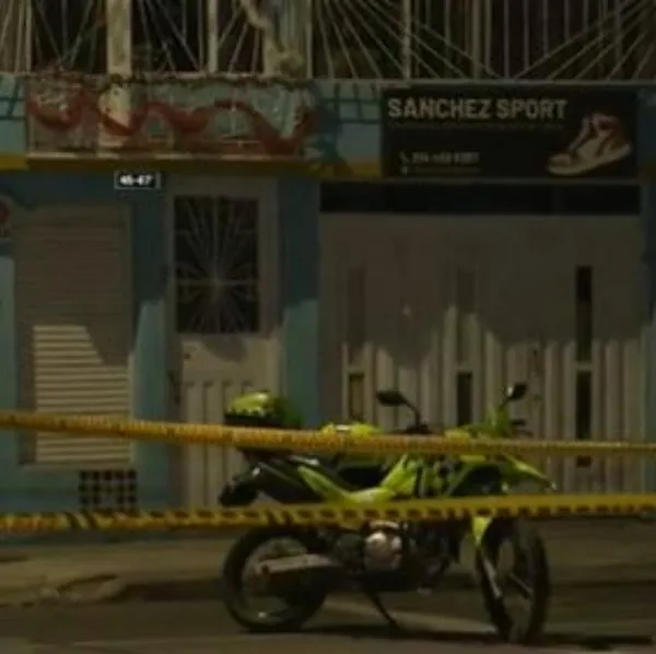 Extraña muerte de mujer en Venecia (Bogotá): hombre la atacó con arma blanca cuando ella iba llegando a su casa. 