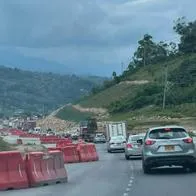 Enorme trancón en la vía Bogotá-Girardot complica y bastante a viajeros: "2 horas de retraso", dicen algunos conductores. 