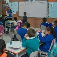 ¿Cuánto debería gastar en el colegio de sus hijos si gana un salario mínimo?