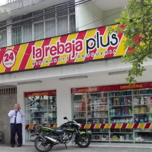 Drogas La Rebaja anunció descuentos en 50 de sus productos ante intervención de la Supersolidaria, que evitó pérdidas de 90.000 millones de pesos. 