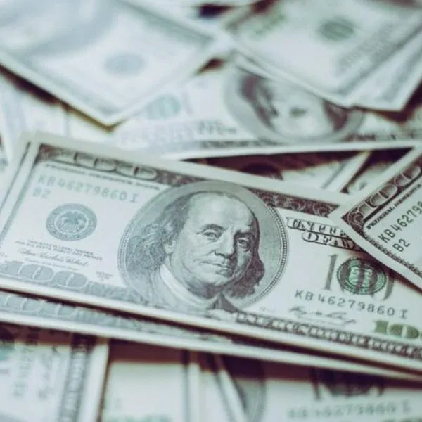 El precio del dólar y TRM en Colombia volvió a subir de 4.400 en el último viernes de 2024. Así fue su cotización durante la jornada.