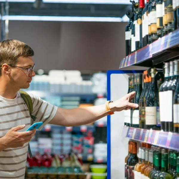 En Bogotá las autoridades han decomisado alrededor de 490 litros en este año. La cerveza es el producto más vendido que cuenta con problemas de vencimiento.