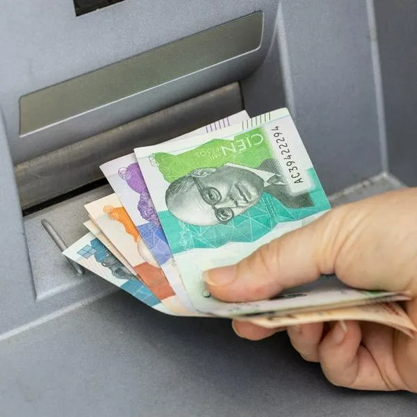 ¿Cómo detectan los cajeros automáticos los billetes falsos?