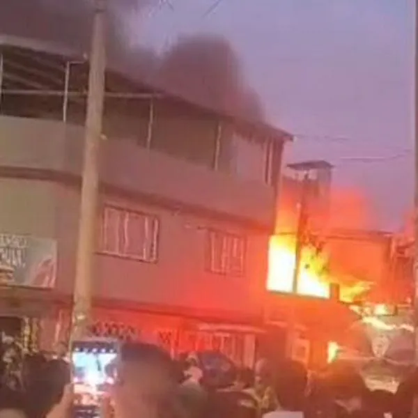 Incendio en Funza causa pánico, fuego acabó con inmueble que tenía reciclaje