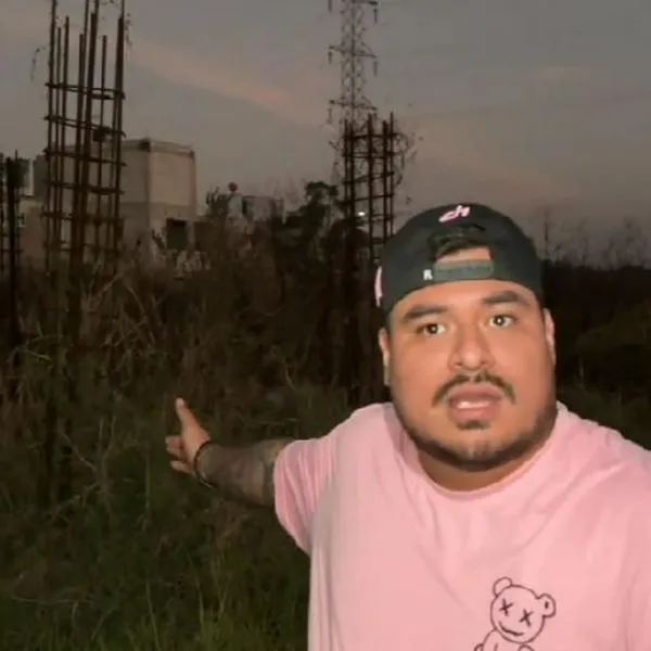 Mexicano volvió a su casa luego de 10 años de estar trabajando en Estados Unidos y enviando dinero para construir una casa, pero encontró solo el terreno.
