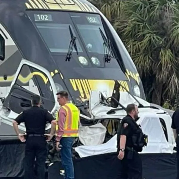 Accidente en Florida, EE. UU. de un tren con carro de bomberos dejó heridos