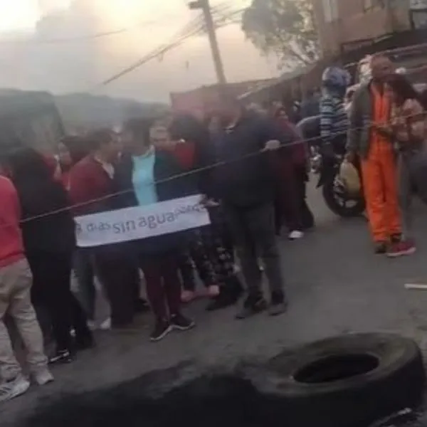 Vecinos de Tihuaque, Usme, berracos por corte de agua, a pesar de suspensión de racionamiento