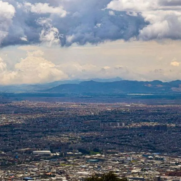 Foto cielo bogotano, en nota de cómo será clima hoy 31 de diciembre en Bogotá, entre sol o lluvia, planes y más