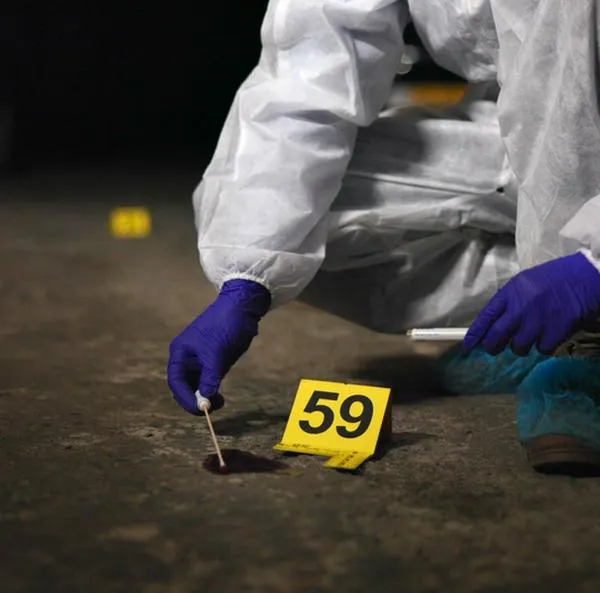 Una pareja fue abordada por criminales armados que buscaban llevarse el vehículo. Sin embargo, mostraron resistencia y uno de ellos no contó con suerte.