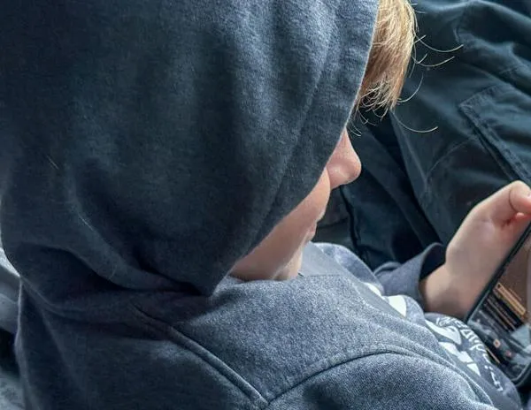 Grecia refuerza el control parental sobre los dispositivos conectados de niños y adolescentes