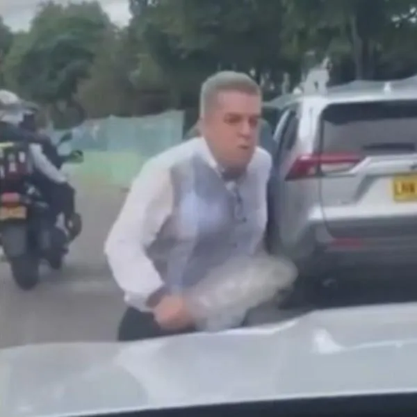 Bogotá hoy: hombre amenazó con machete a una familia en plena vía en Norte de Bogotá