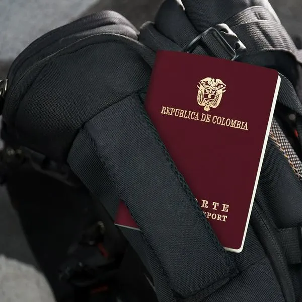 Precio del pasaporte en Colombia para 2025.