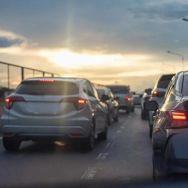 Tráfico de carros en nota sobre cómo está la vía Girardot-Bogotá