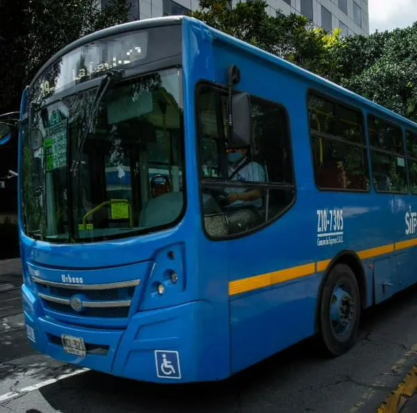 Horarios y operación de buses de TransMilenio en Bogotá en puente de Reyes 2025 
