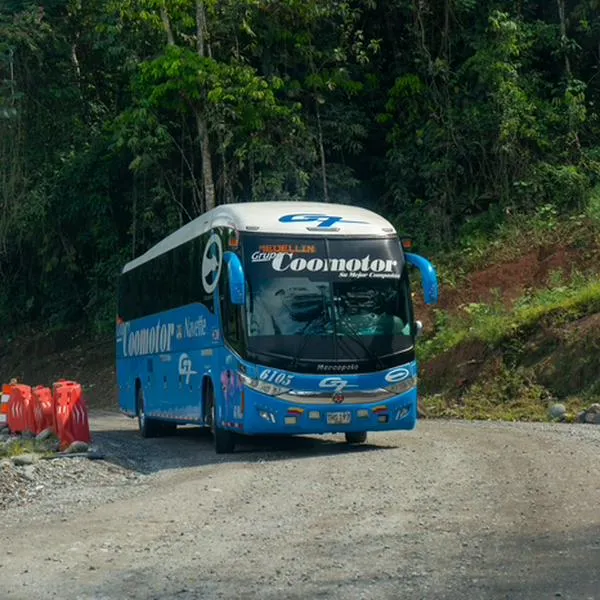 Aumento en peajes impactará tarifas de transporte intermunicipal, según transportadores