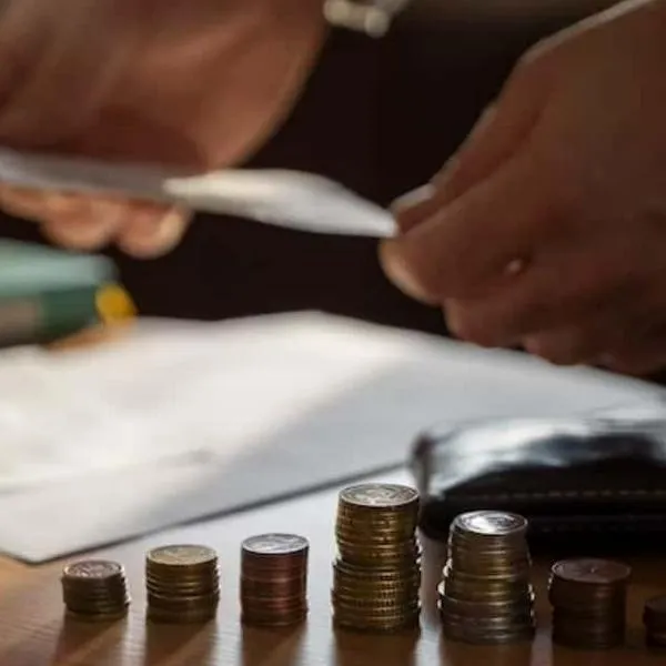 Dinero extra que reciben trabajadores colombianos en enero y es obligatorio