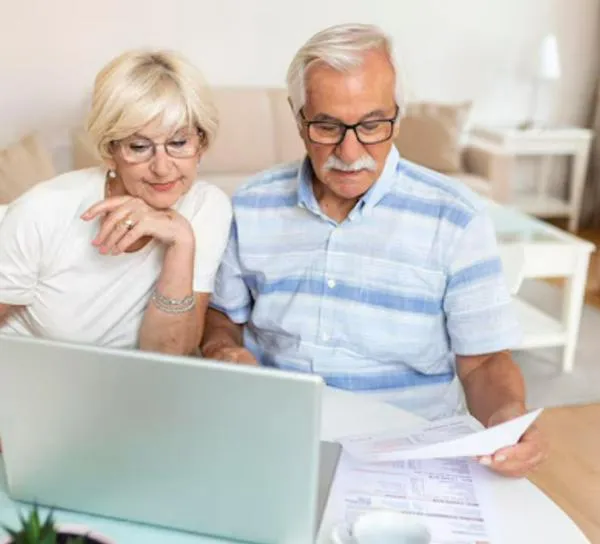 Cuánto dinero les descontarán a pensionados en Colombia en 2025 por salud