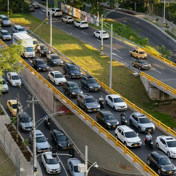 Carros en Medellín, en nota sobre cuándo regresa el pico y placa para motos y carros