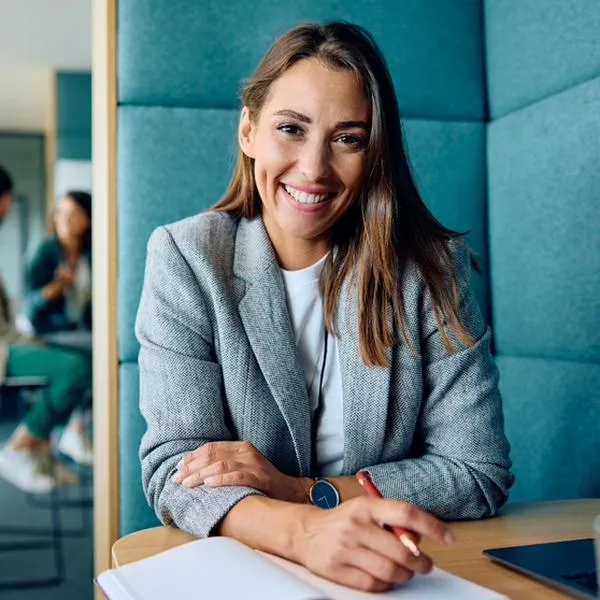 Ofertas de empleo en Bogotá: empresas como Compensar, Colsubsidio, Foundever y KPMG tienen vacantes con sueldos de $4’900.000.
