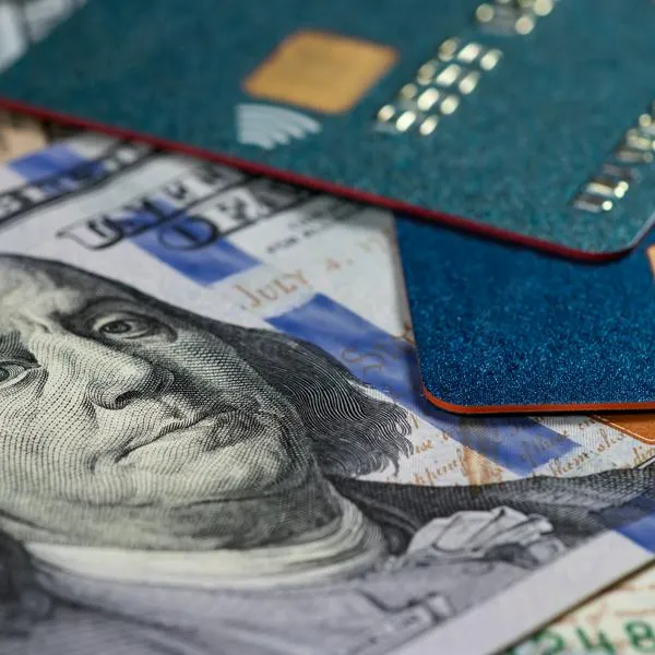 Beneficios y cómo funciona la nueva tarjeta de dólares digitales en Colombia, que respalda Visa. No tiene cuota de manejo y accede a descuentos.