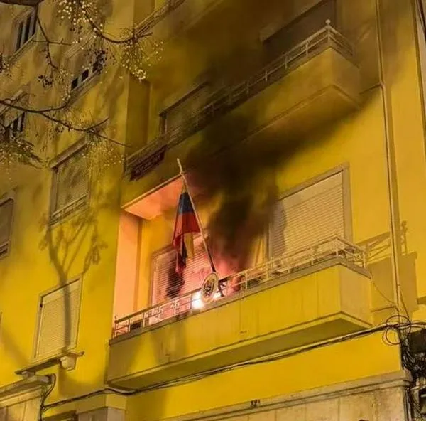 Atacan el consulado de Venezuela en Lisboa con artefacto incendiario: así quedó
