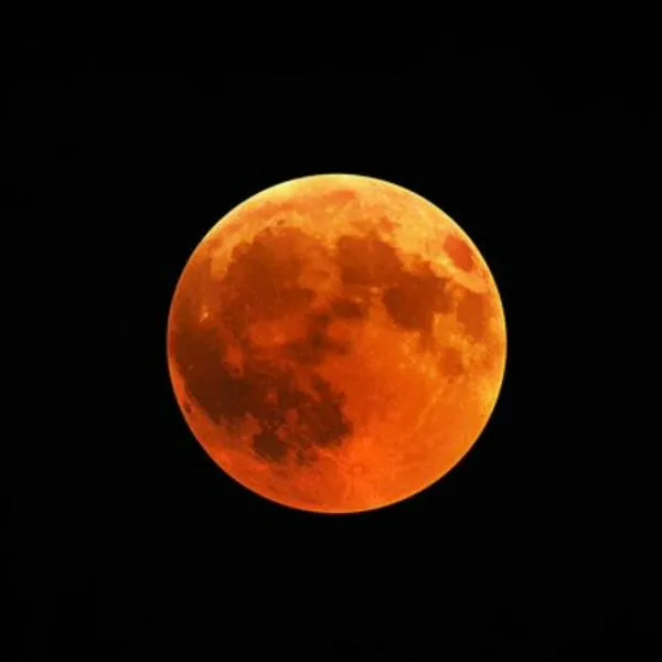 Luna en Bogotá sorprendió a muchos y dejó espectaculares fotos: qué significa