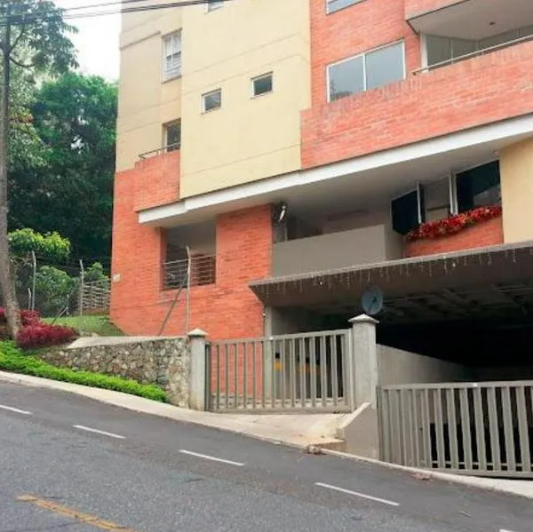 Muerte en Medellín, hombre estadounidense cayó de un piso 11 en El Poblado