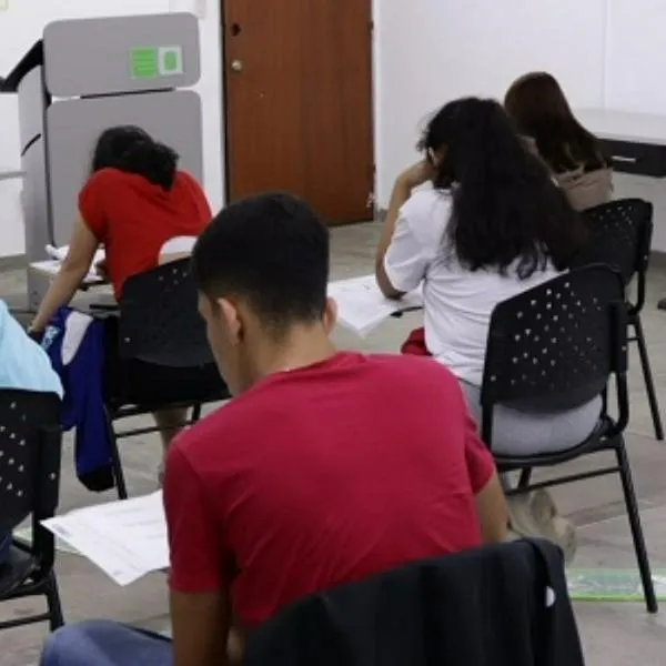Foto de estudiantes, en nota de qué hacer si no se encuentra cupo en colegio y no hay respuesta: pasos a revisar