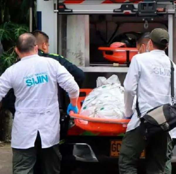Mujer fue asesinada con una tijera a manos de su esposo y frente a su hijo