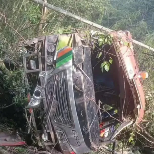 Bus que se fue a un avisco en la ruta La Peñá-Bogotá hoy 14 de enero: confirmaron 4 muertos y 8 heridos. Le contamos los detalles.