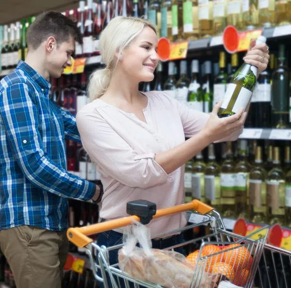Hay una grave preocupación en los supermercados de Colombia, por problema que hay con el licor, dulces y más productos. Acá, qué está pasando.