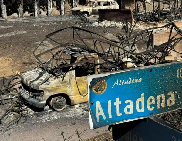 Incendios en Los Ángeles: en Altadena, la ‘zona parece haber sido bombardeada’