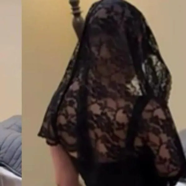 VIDEO Influencer sufrió amputación de brazo a causa de un cáncer y le hizo un funeral
