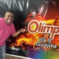 Asesinan a locutor de Olímpica Stereo en La Guajira Diomedes Manrique: le dispararon por la espalda mientras tomaba en una tienda. 