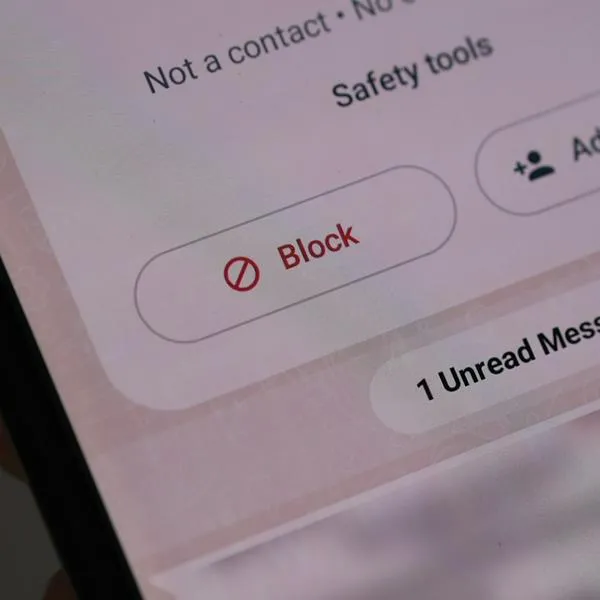 ¿Cuándo se considera spam en WhatsApp? 