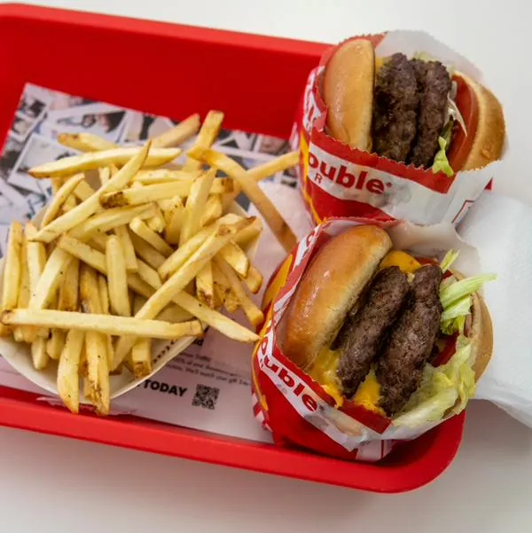 Así está la competencia de hamburguesas en Colombia. 