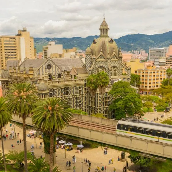 Medellín, entre la mejores ciudades del mundo para visitar en 2025 de acuerdo con reconocida revista de viajes.