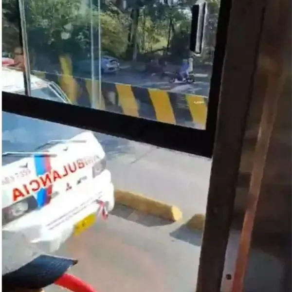 Estaciones Gratamira, Niza y Suba Av. Boyacá, cerradas por accidente de SITP