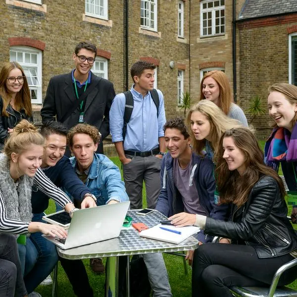 Imagen de referencia de estudiantes de ESCP Business School.