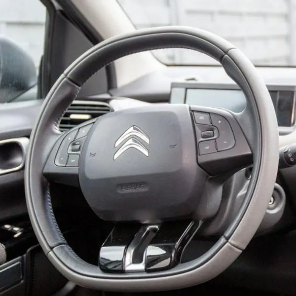 La empresa francesa de carros Citroën llama a revisión a 869.000 carros por grave falla en el airbag en Europa y conductores corren riesgo. 