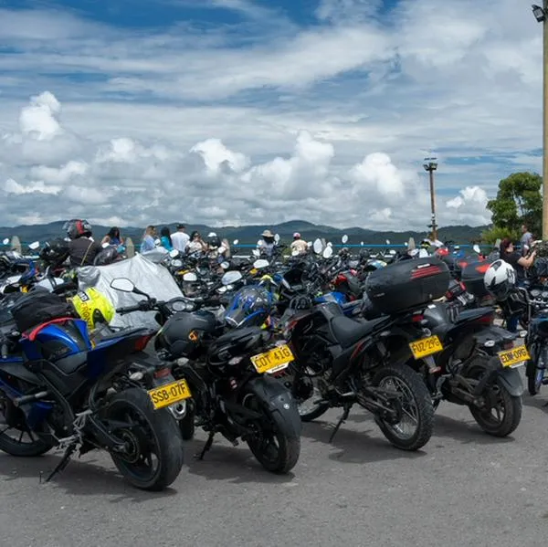 Multa e inmovilización para motos con porta placas mal instaladas