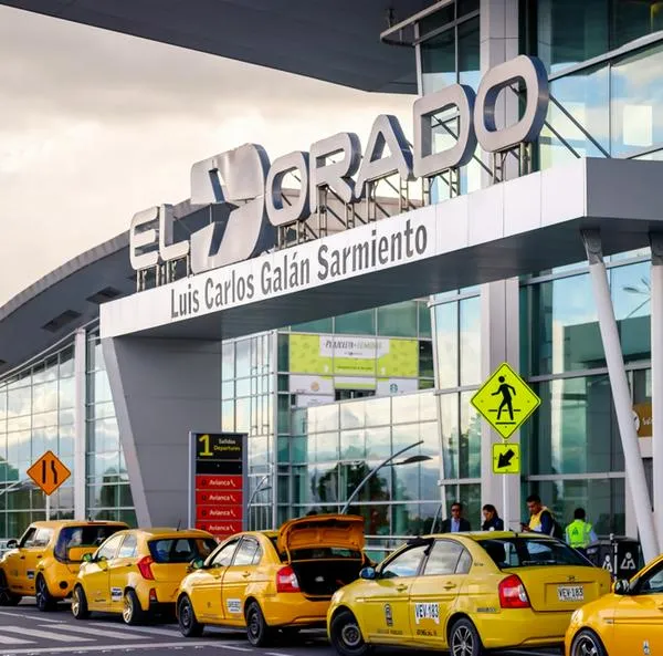 Carrera mínimo de taxis en Bogotá 2025: cuál será recargo para ir al aeropuerto