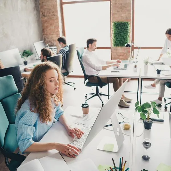 Jornada laboral al día cambiaría con reforma laboral: de cuánto quedaría